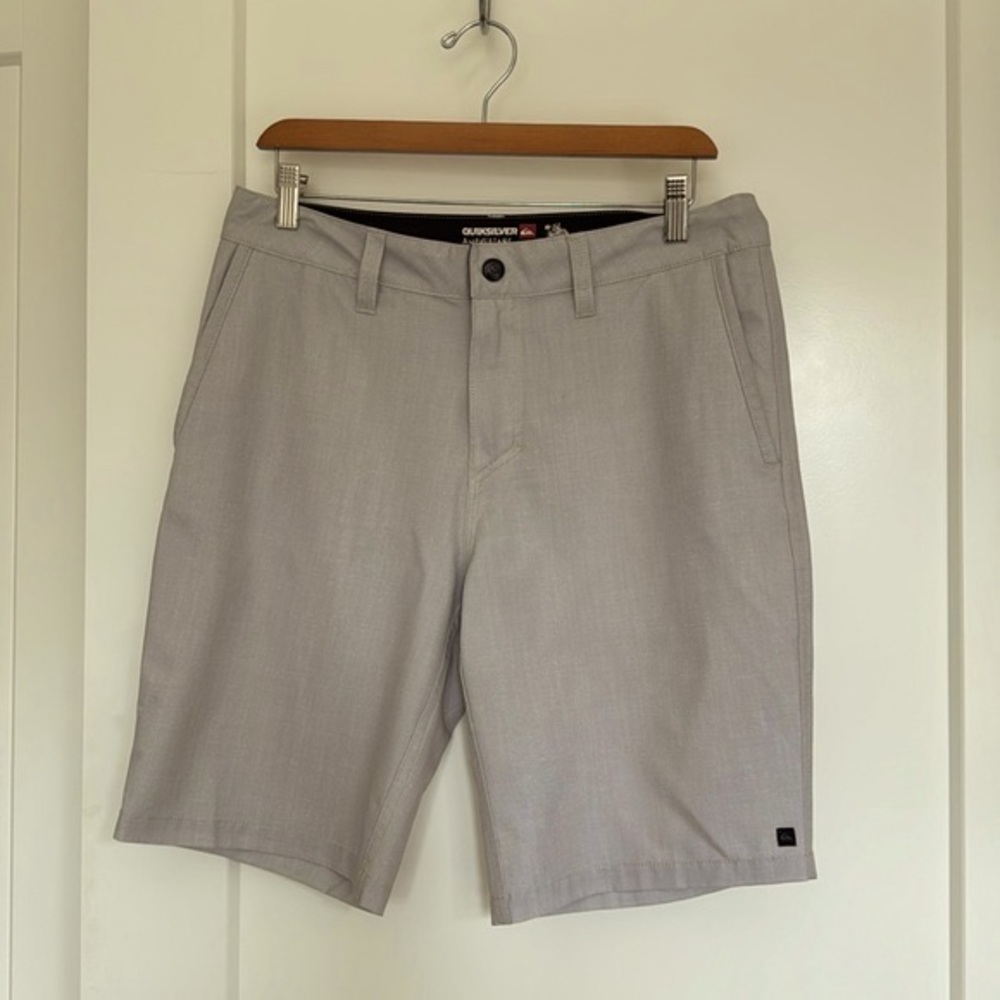 Men’s Quiksilver shorts in light tan